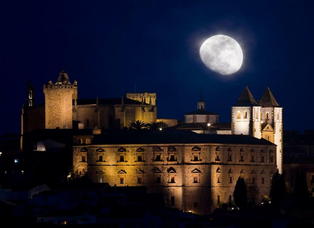 Apartamento Ciudad Monumental Caces Exteriör bild
